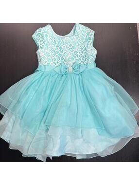 Sky Blue Formal Dress with Lace Detail and Flowing Skirt